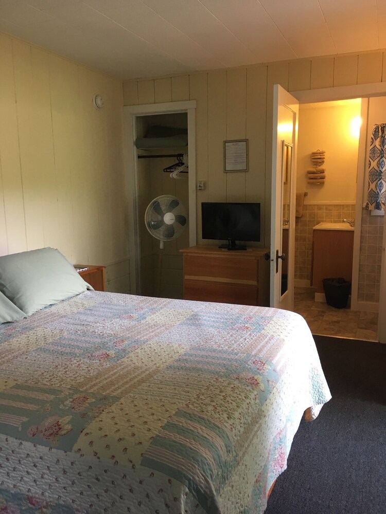 Gilcrest Cottages and Motels - photo 37
