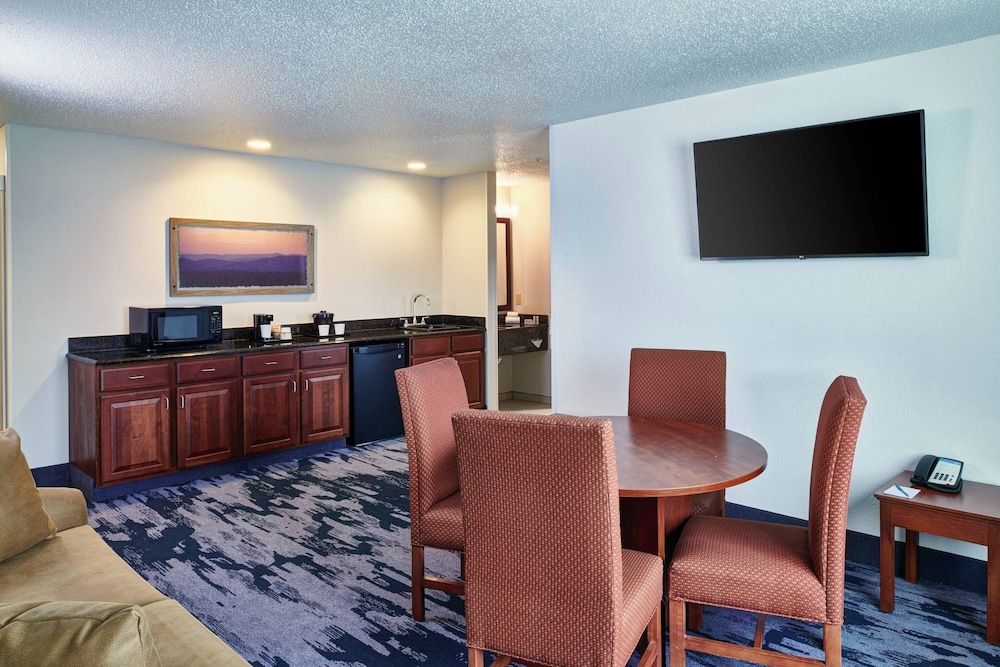 Fairfield Inn & Suites by Marriott Detroit Livonia - photo 11