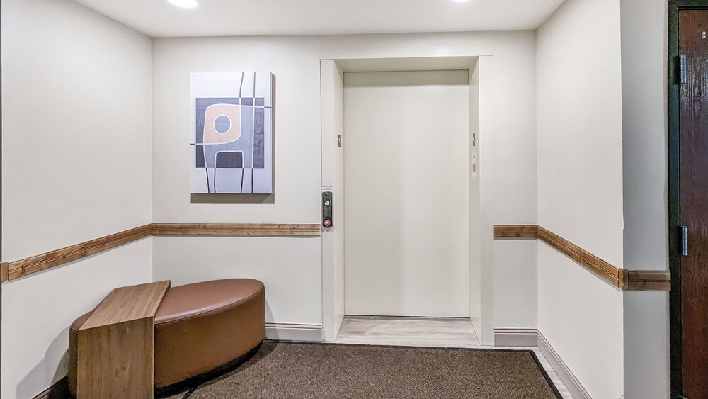 Estherville Hotel & Suites - photo 65