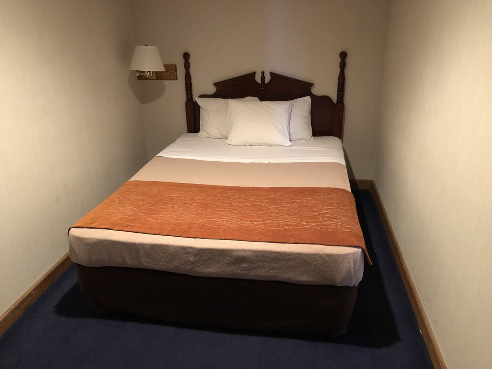 Denison Inn & Suites - photo 18