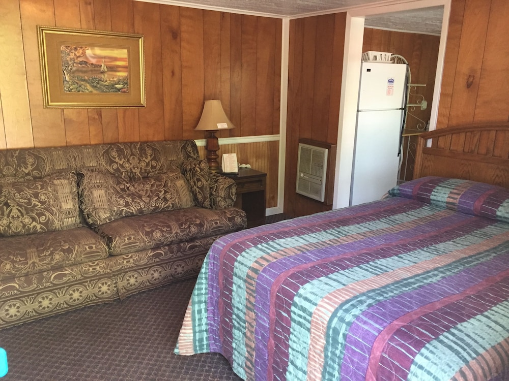 Phillips Historic Motel & Cottages - photo 23