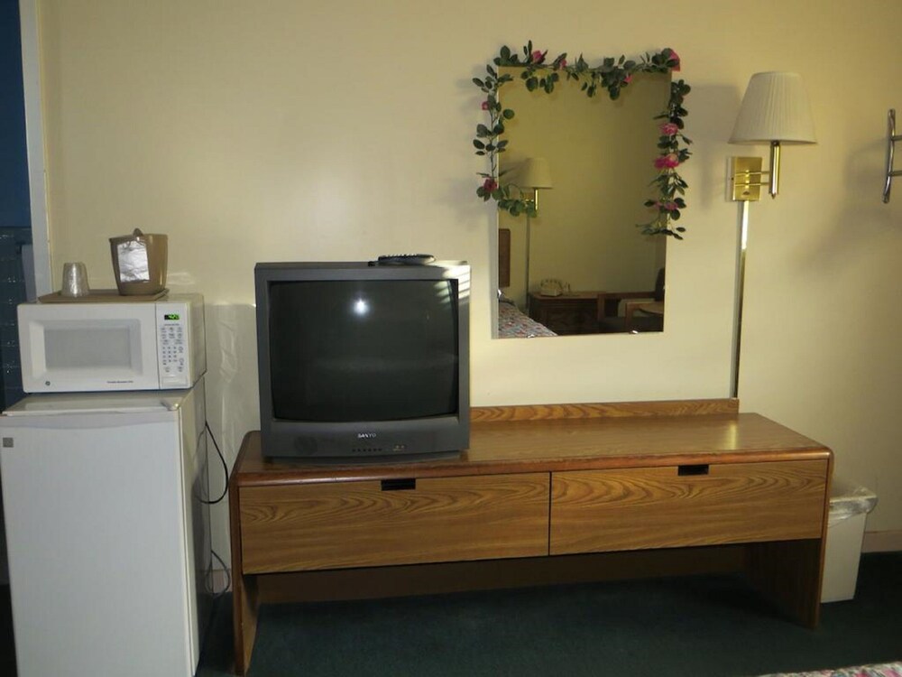 Regal Inn Clayton - photo 7