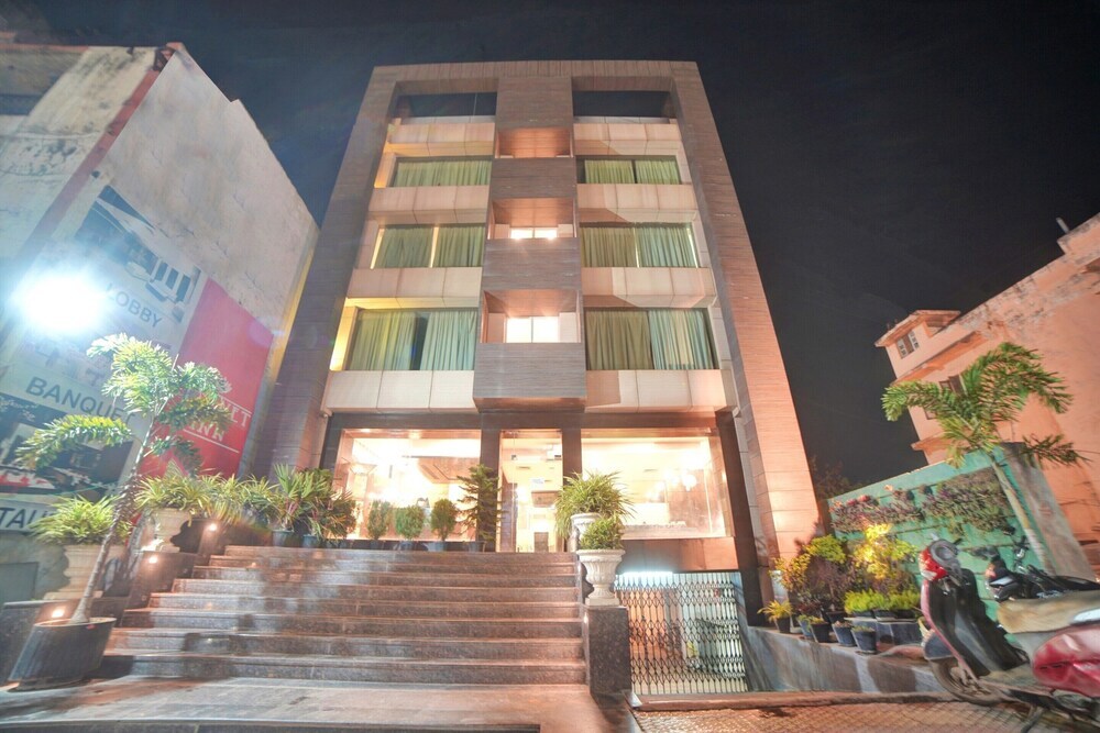 Hotel Garnet - carbon neutral hotel in Durg