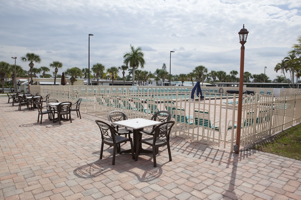 Siesta Bay RV Resort - photo 23