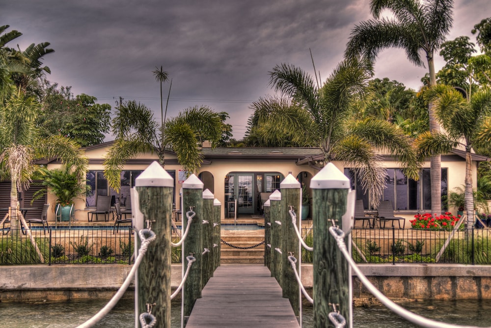 Pasa Tiempo Private Waterfront Resort Adults Only - photo 3