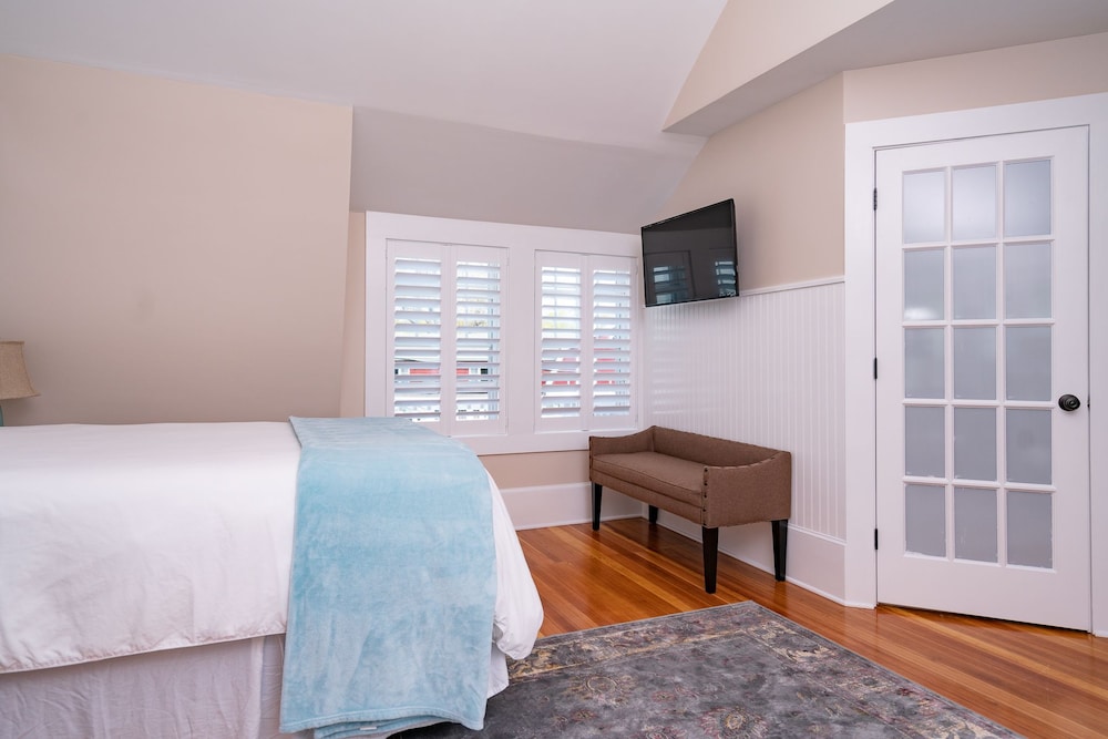 Marginal Way House Hotel - photo 9