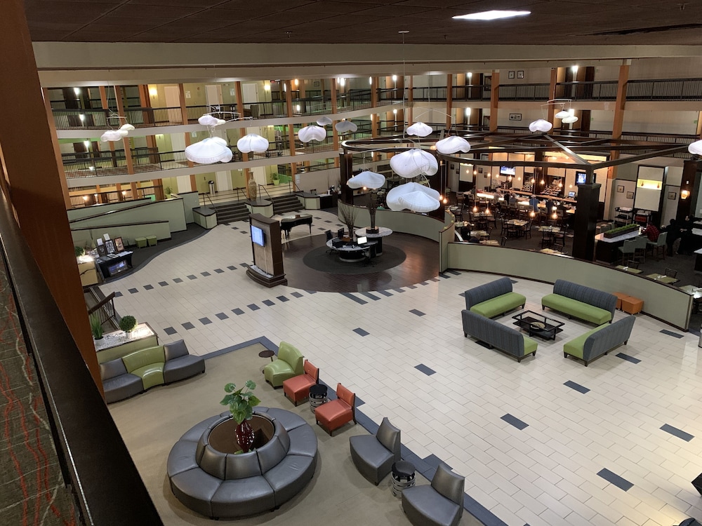 Clarion Hotel & Suites Conference Center Memphis Airport - photo 12