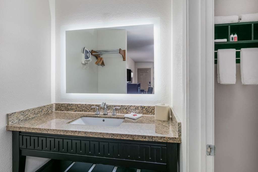 Days Inn by Wyndham Granbury - photo 28