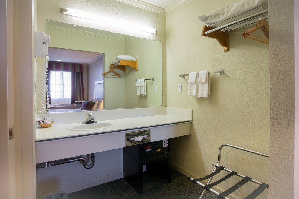 Inn at Golden Gate - photo 31