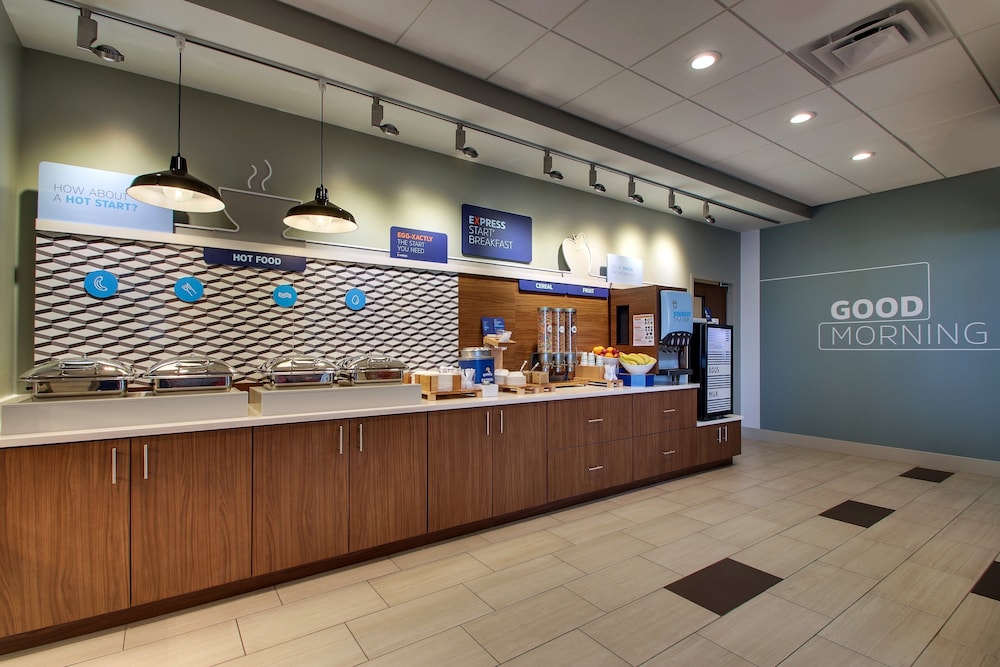Holiday Inn Express & Suites Findlay North by IHG - photo 29
