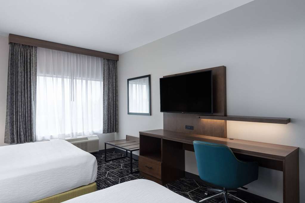 La Quinta Inn & Suites by Wyndham Centralia - photo 36