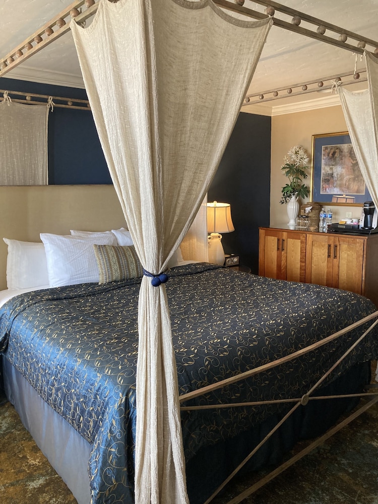 Blue Dolphin Inn - photo 28