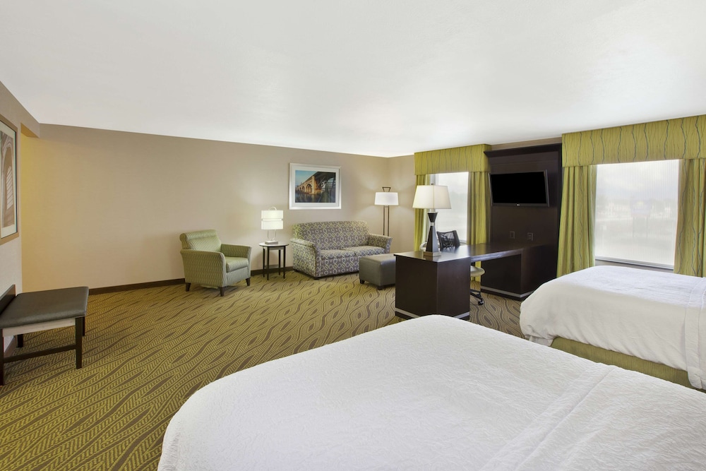 Hampton Inn & Suites Elyria - photo 10
