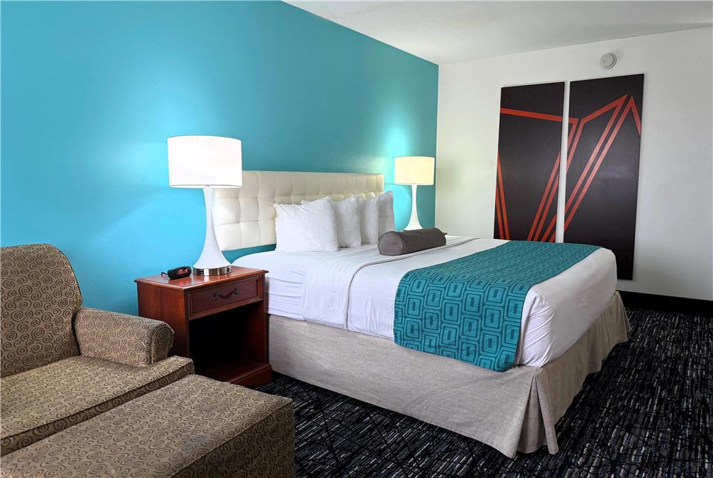 Howard Johnson by Wyndham Evansville East - photo 13