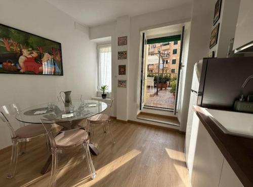 Colosseo Licia Apartment — 4-Star Luxury Hotel in Rome, Italy