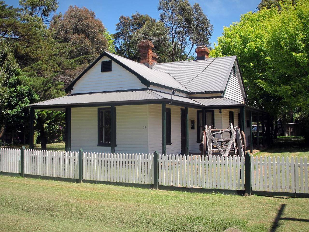 Lynden Cottage built 1884 in the heart of town — 4-Star Luxury Hotel in Trentham, Australia