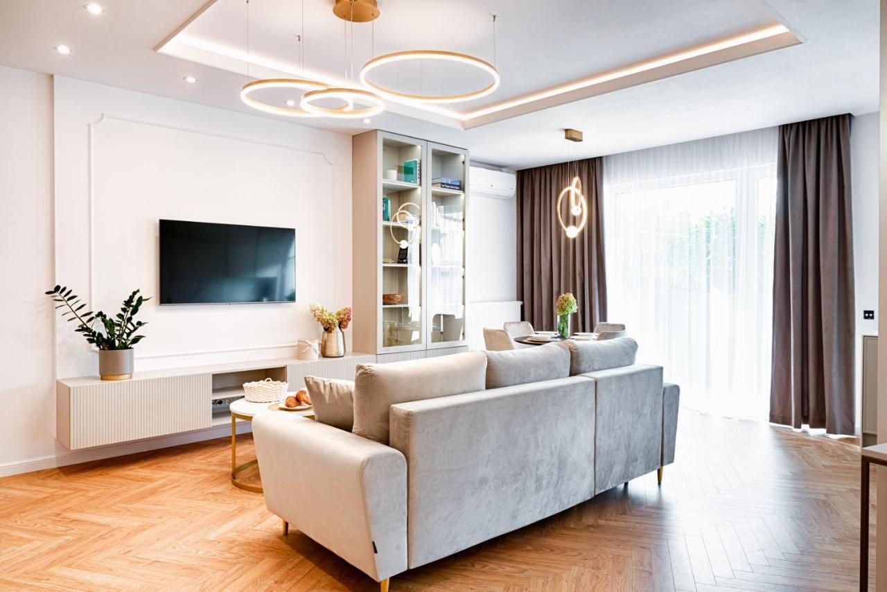 Wyjatkowy Taupe Apartament W Centrum Łodzi — 4-Star Luxury Hotel in Lodz, Poland