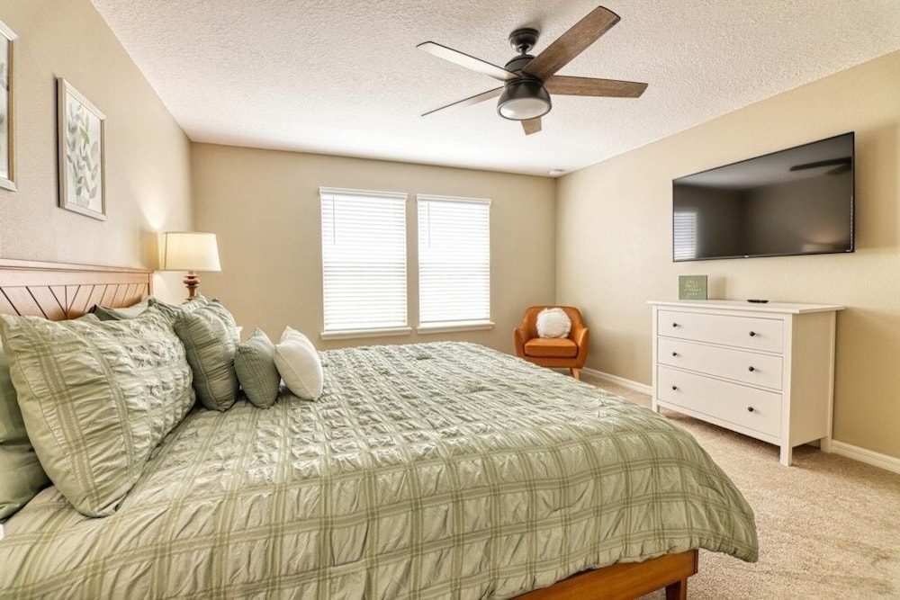 Daniel's Townhome Getaway At Windsor Island Resort 5 Bedroom Townhouse by Redawning Davenport - photo 12