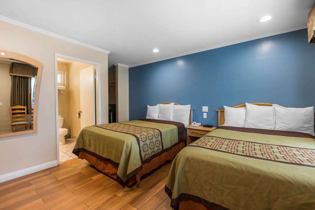 Rodeway Inn Escondido Downtown - photo 10
