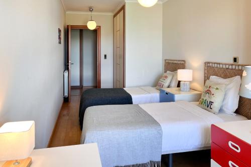 Spacious 2BR apartment with free parking in Lisbon by Soulplaces — 4-Star Luxury Hotel in Lisbon, Portugal