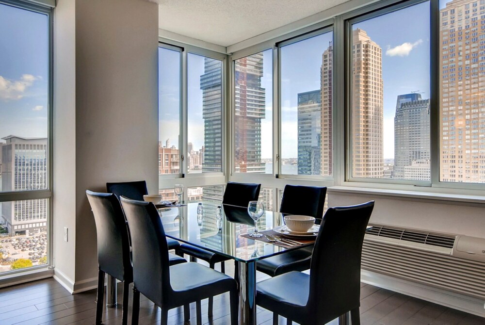 Global Luxury Suites at Newport - photo 15