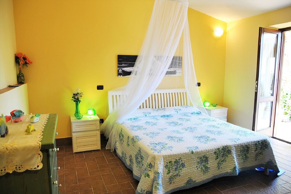 Holiday Resorts for 4 Persons — Itri — photo 3