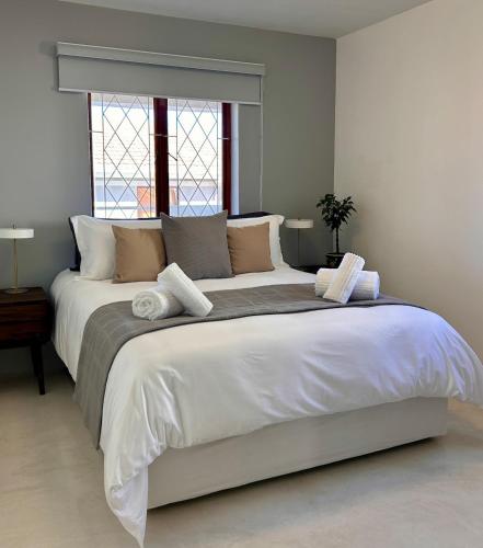 Kalk Bay Secure Seaside Apartment with Pool