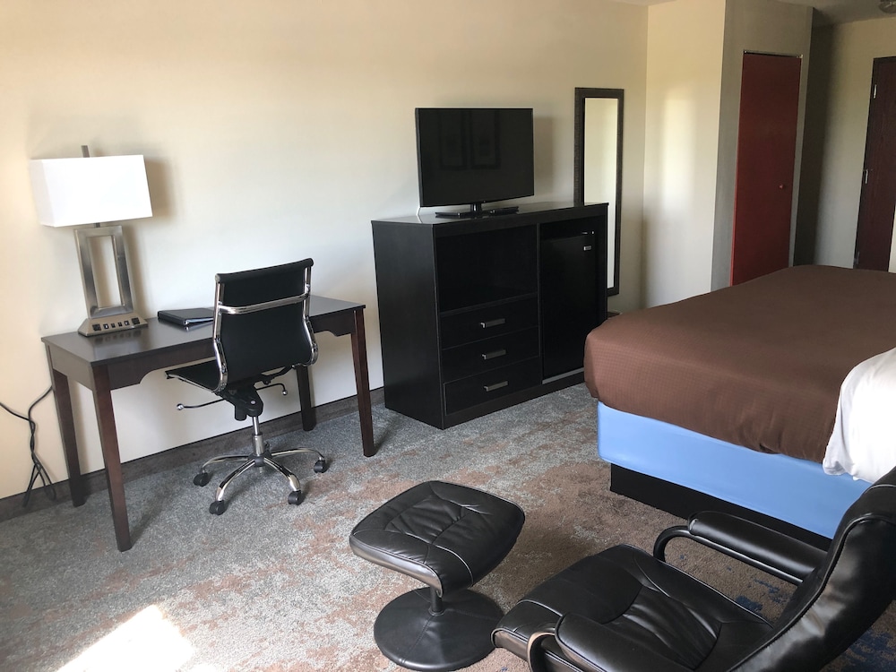 AmericInn by Wyndham Maquoketa - photo 4