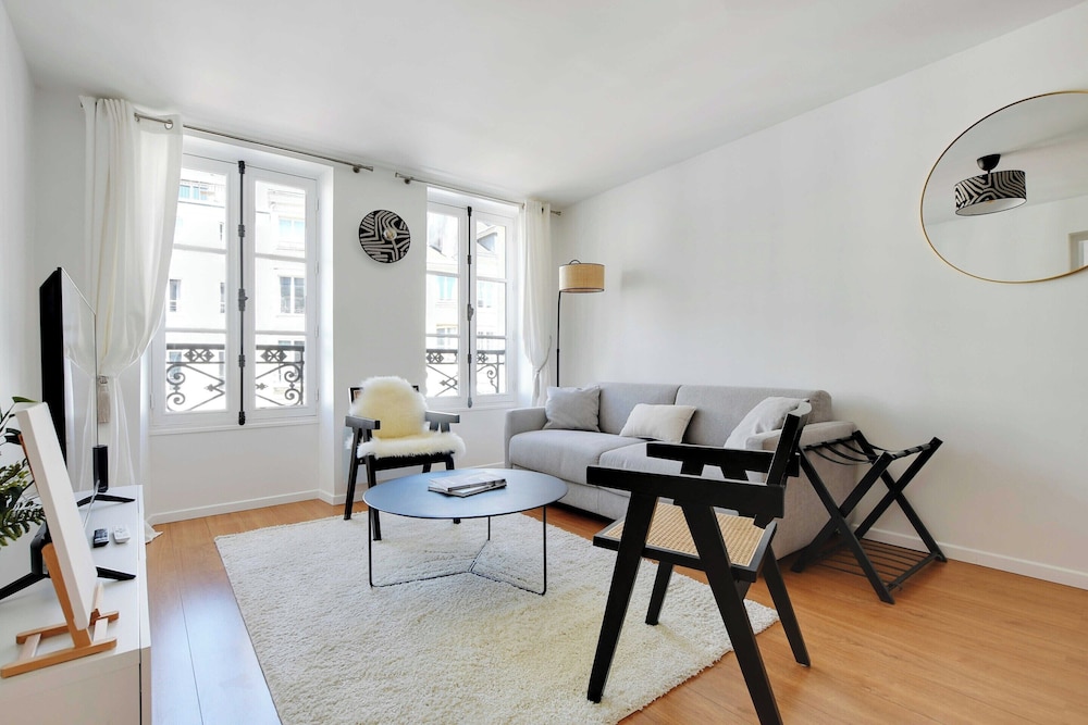 Elegant Apt 1bdr 4p Marais Place des Vosges — 4-Star Luxury Hotel in Paris, France