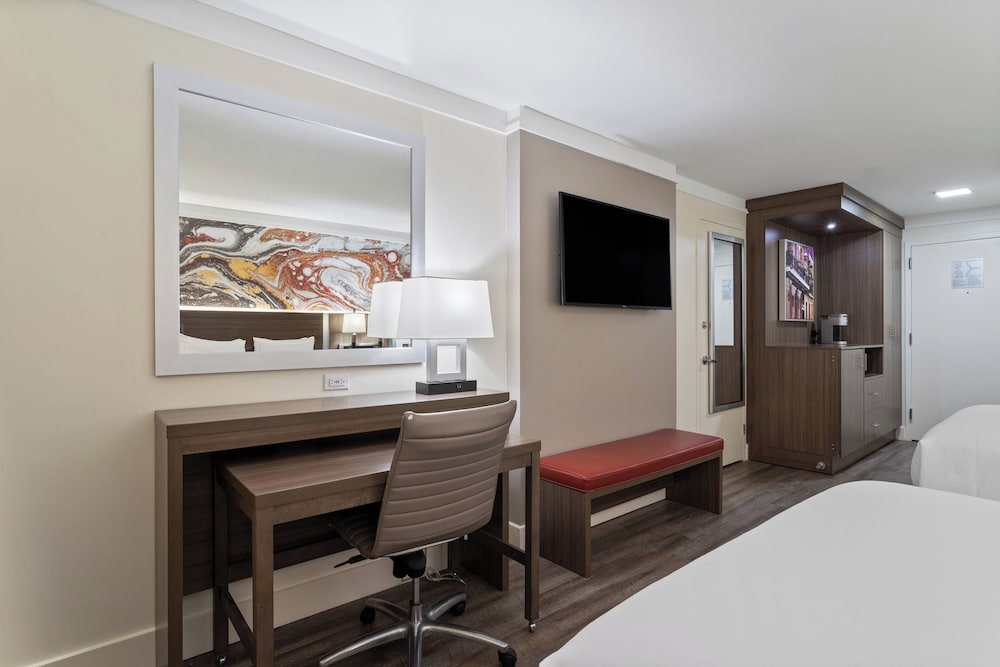 Crowne Plaza Executive Center Baton Rouge by IHG - photo 9
