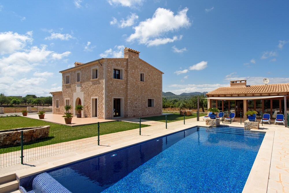 Finca Sa Pletassa 8 pax wifi piscina jardín BBQ in Felanitx, Spain