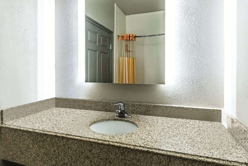 La Quinta Inn & Suites by Wyndham Phoenix I 10 West - photo 24