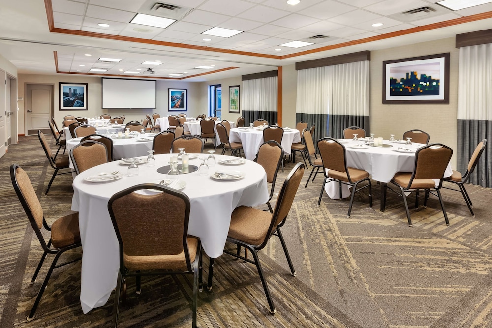 Hilton Garden Inn Minneapolis Maple Grove - photo 32