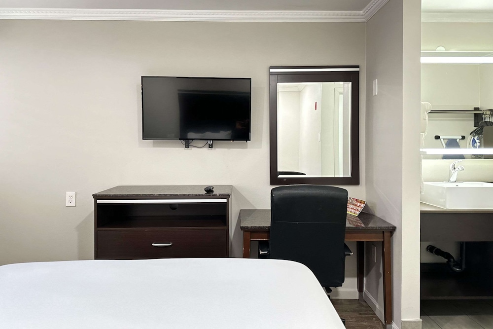 Rodeway Inn National City San Diego South - photo 17