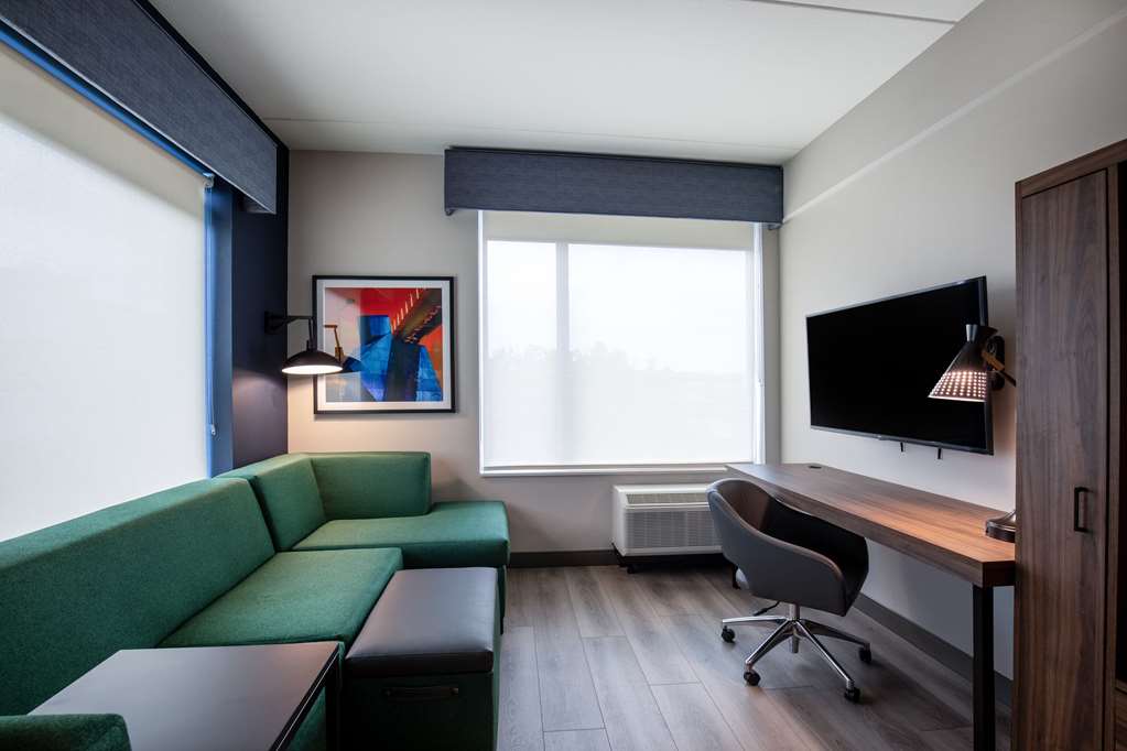 La Quinta Inn & Suites by Wyndham Chattanooga Downtown South - photo 23