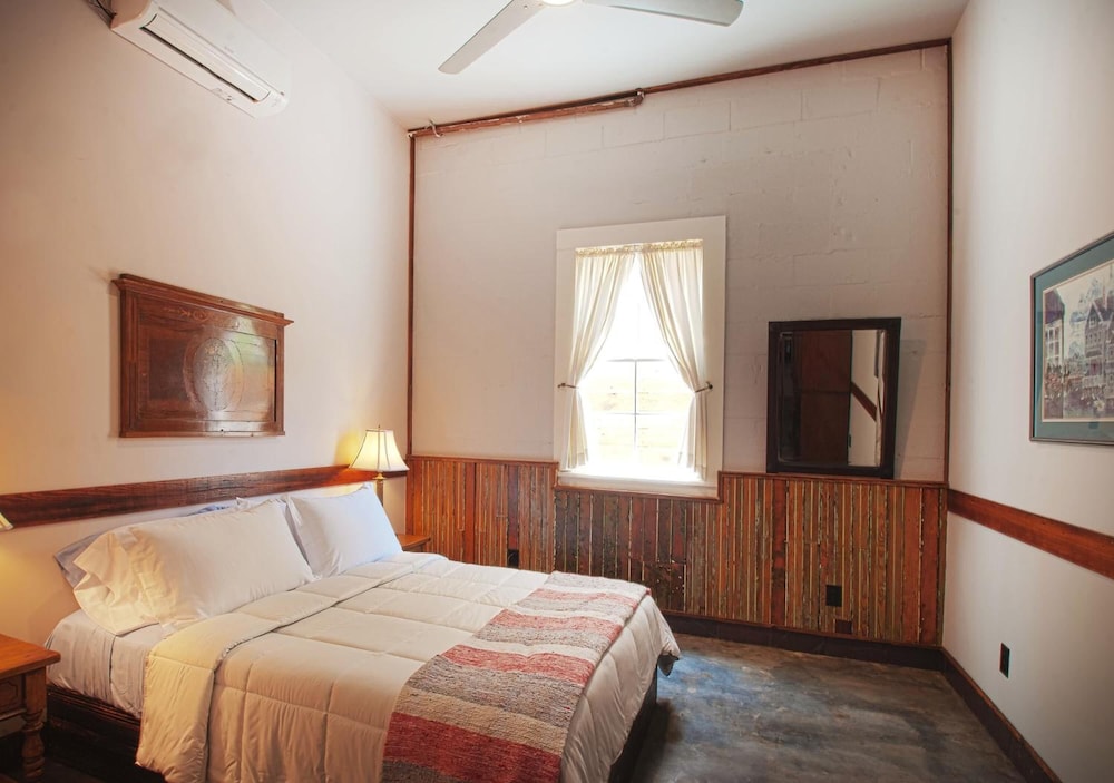 Inn at the Old Jail - photo 17