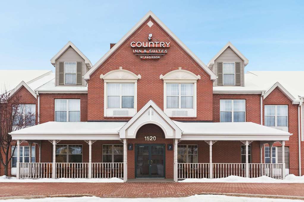 Country Inn & Suites by Radisson Wausau WI pet-friendly hotel Schofield