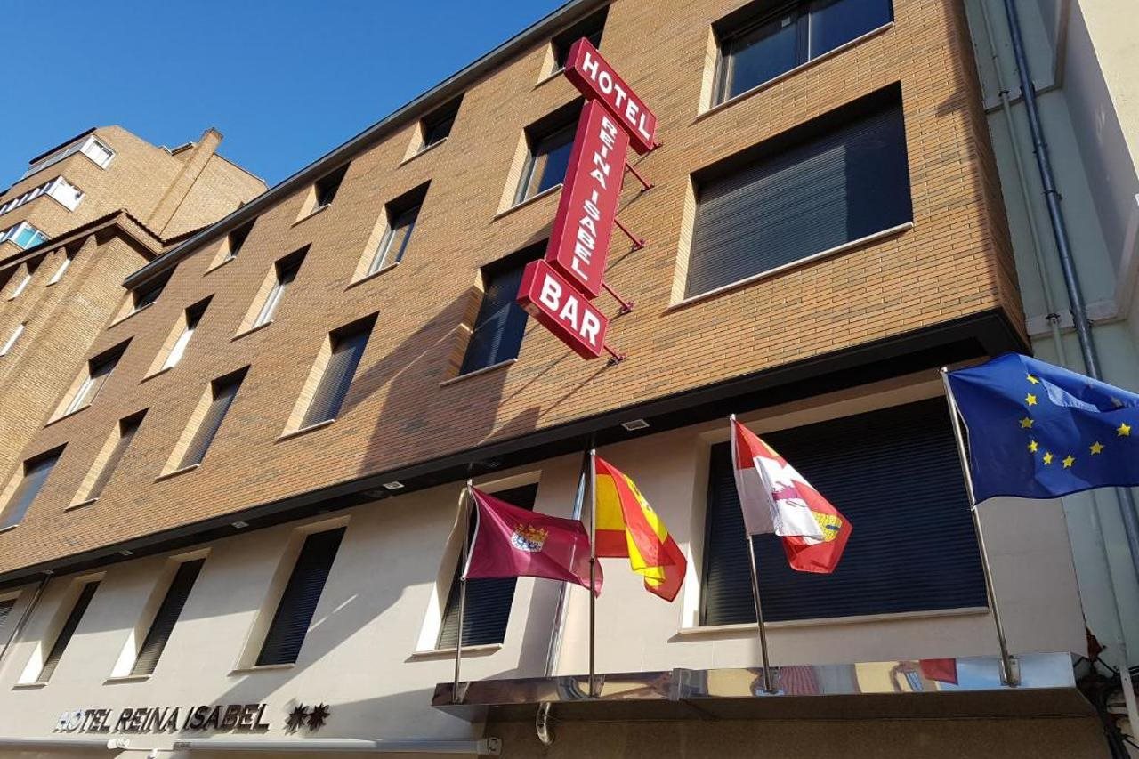 Hotel Reina Isabel — Medina Del Campo