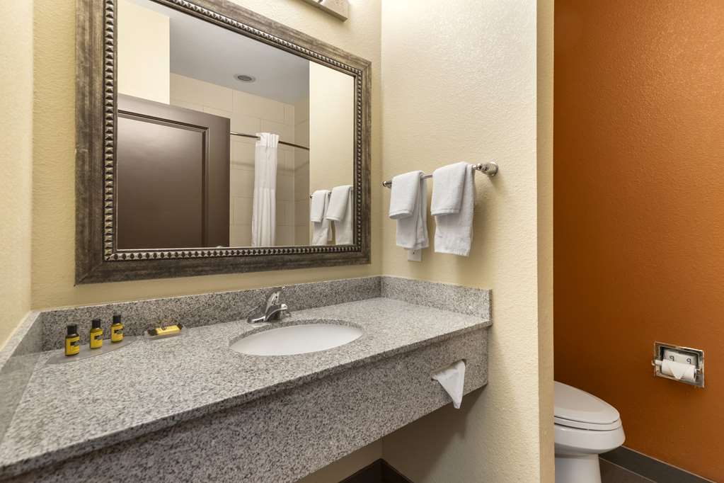 Best Western Plus Longhorn Inn & Suites - photo 20