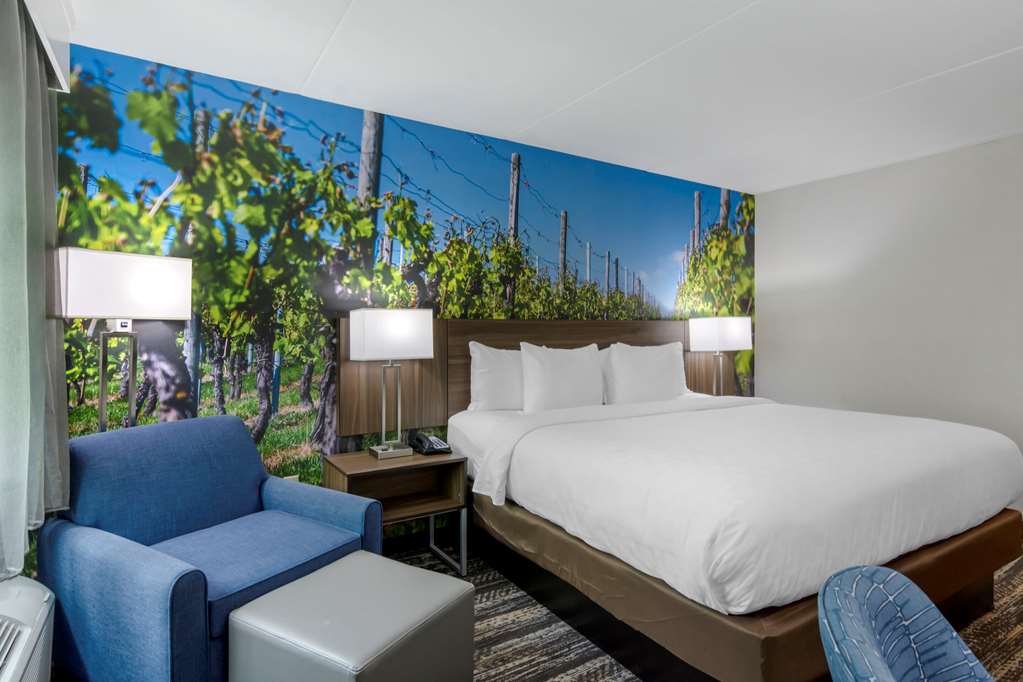 Clarion Pointe Charlottesville in Charlottesville, United States