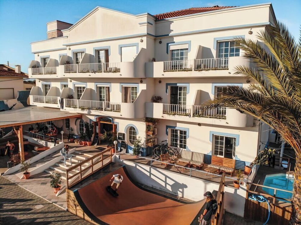 Selina Peniche - carbon neutral hotel in Ferrel