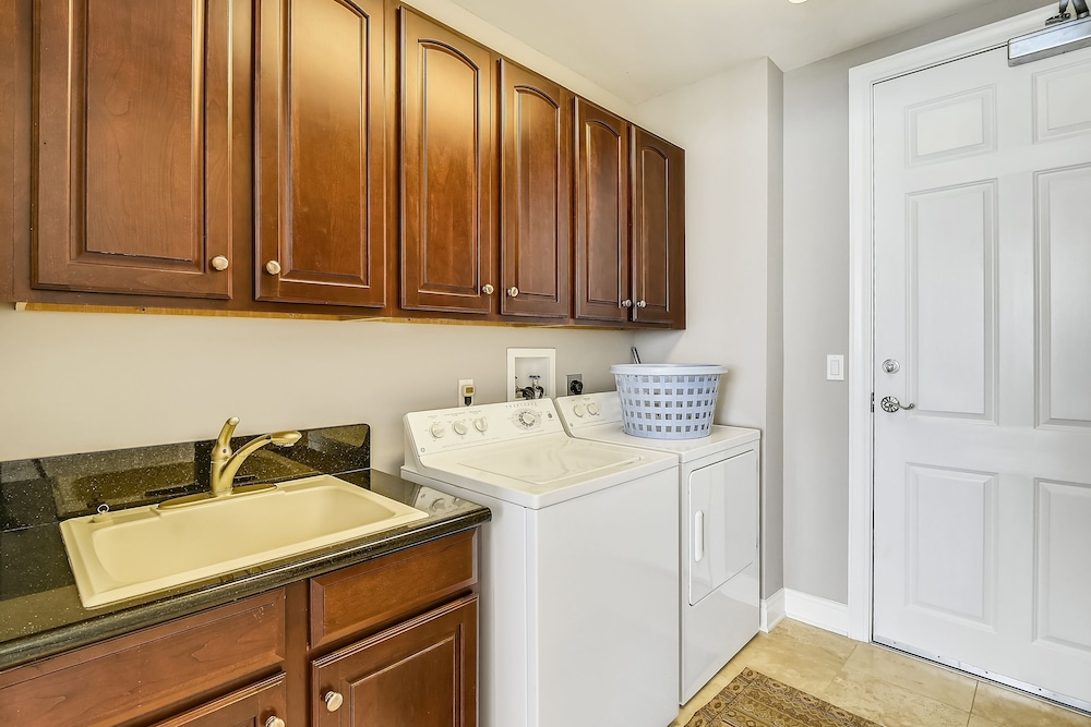 Silver Beach Towers 1905e 3 Bedroom Condo by RedAwning - photo 23