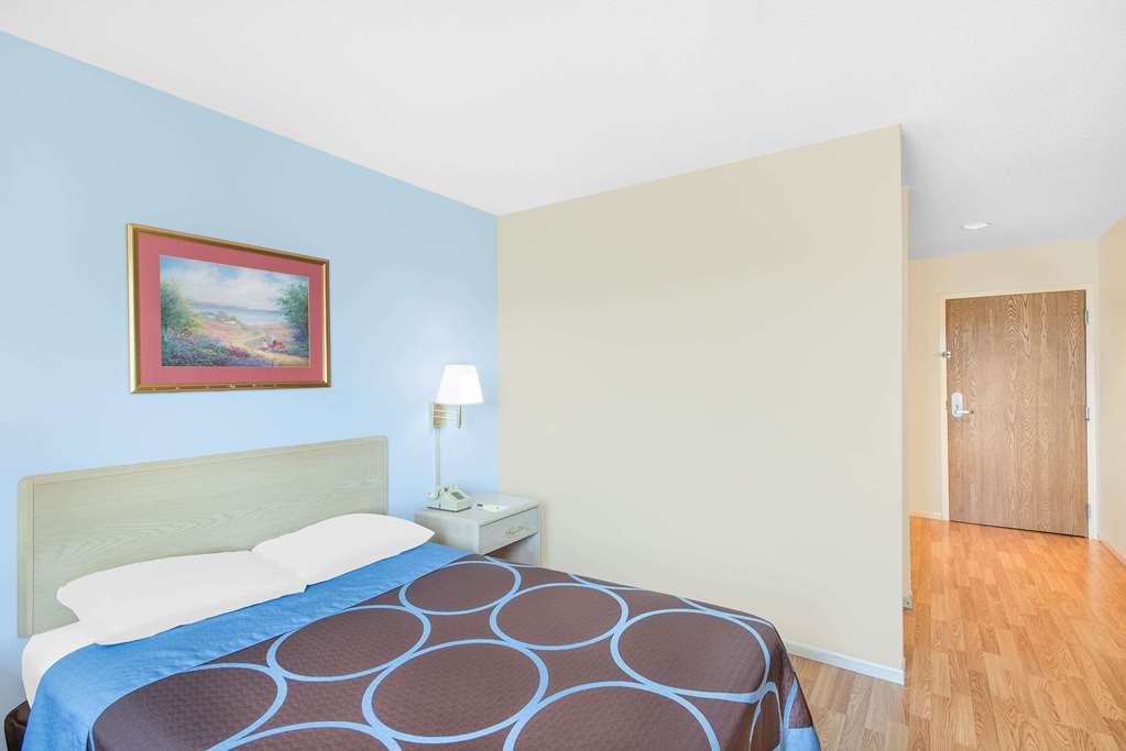 Super 8 by Wyndham Canandaigua - photo 4