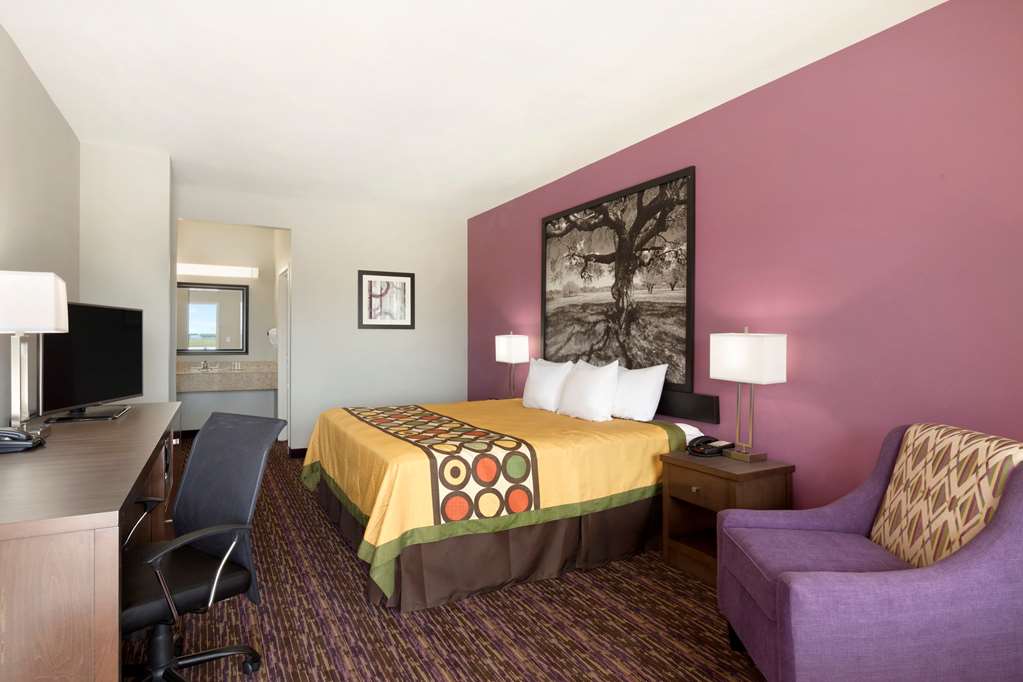 Super 8 by Wyndham Carrizo Springs - photo 12