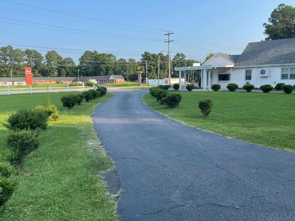 Kenwood Court Motel - photo 20
