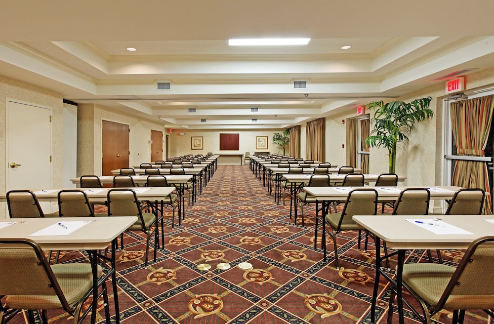 Holiday Inn Express & Suites Cullman - photo 36