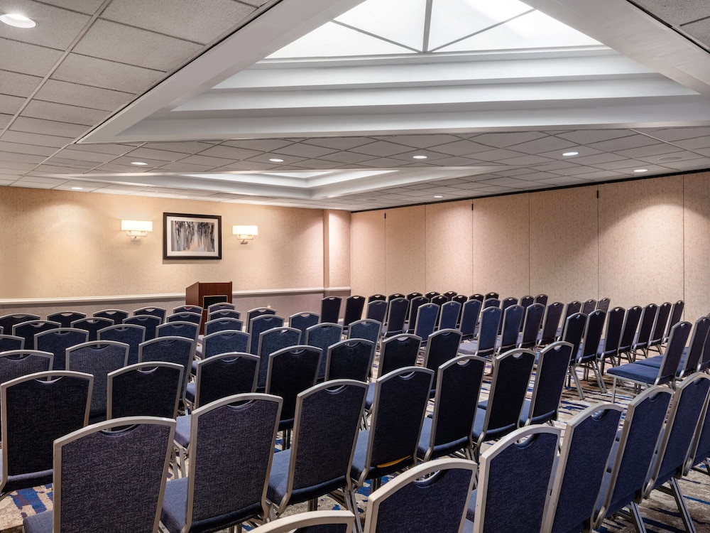 Embassy Suites by Hilton Baltimore Hunt Valley - photo 42