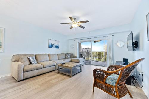 Cozy Oceanwalk Condo: Resort Amenities Beach Steps Away OW8 403 in New Smyrna Beach, United States