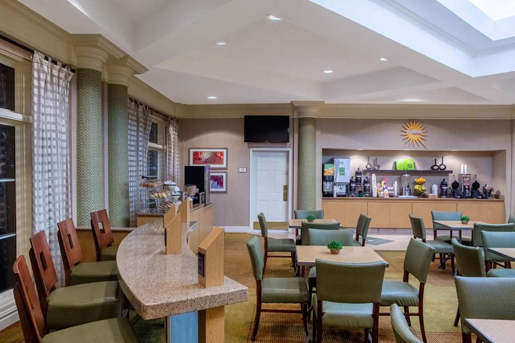 La Quinta Inn & Suites by Wyndham Charlotte Airport South - photo 24