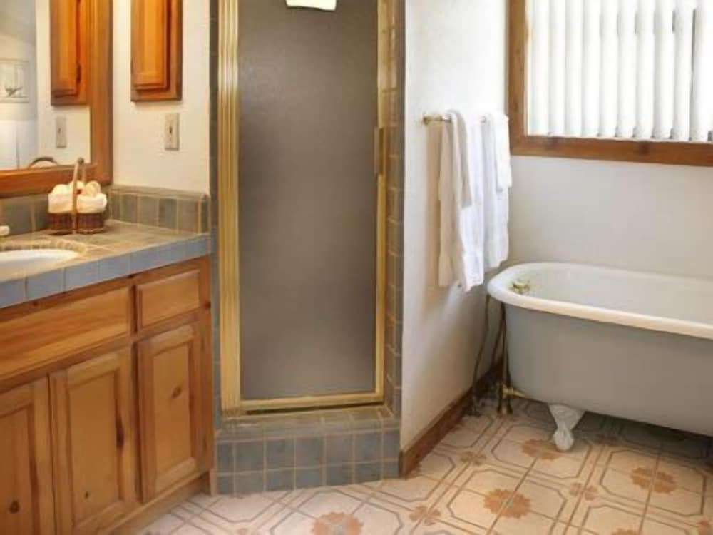 Bodega Harbor Inn - photo 30